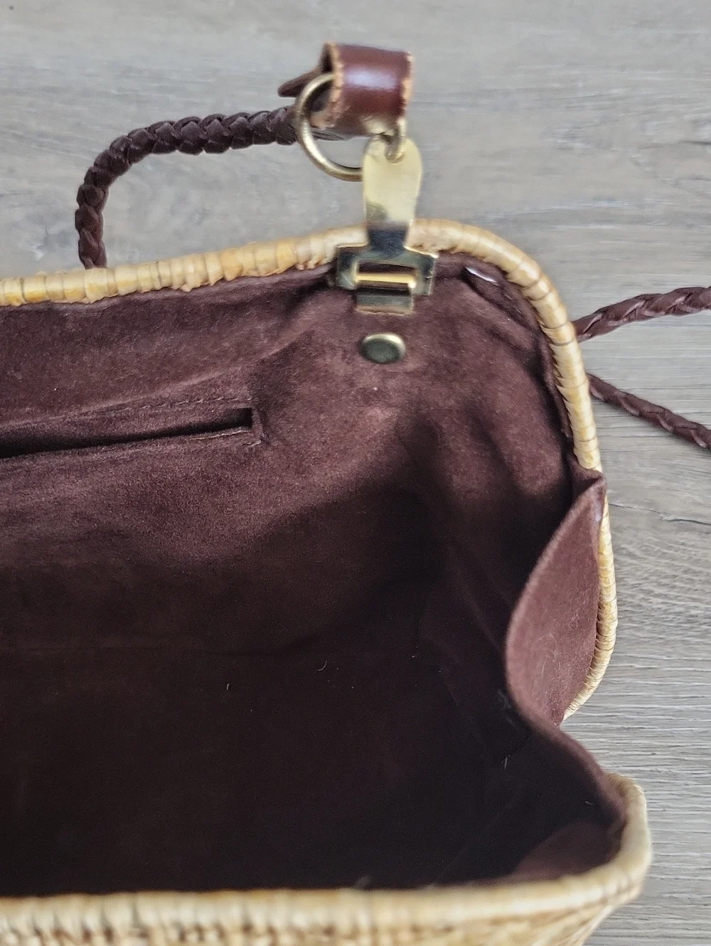 Vintage Woven Straw Rattan shoulder Bag with Leather Trim & Statement Clasp - Picture 14 of 16
